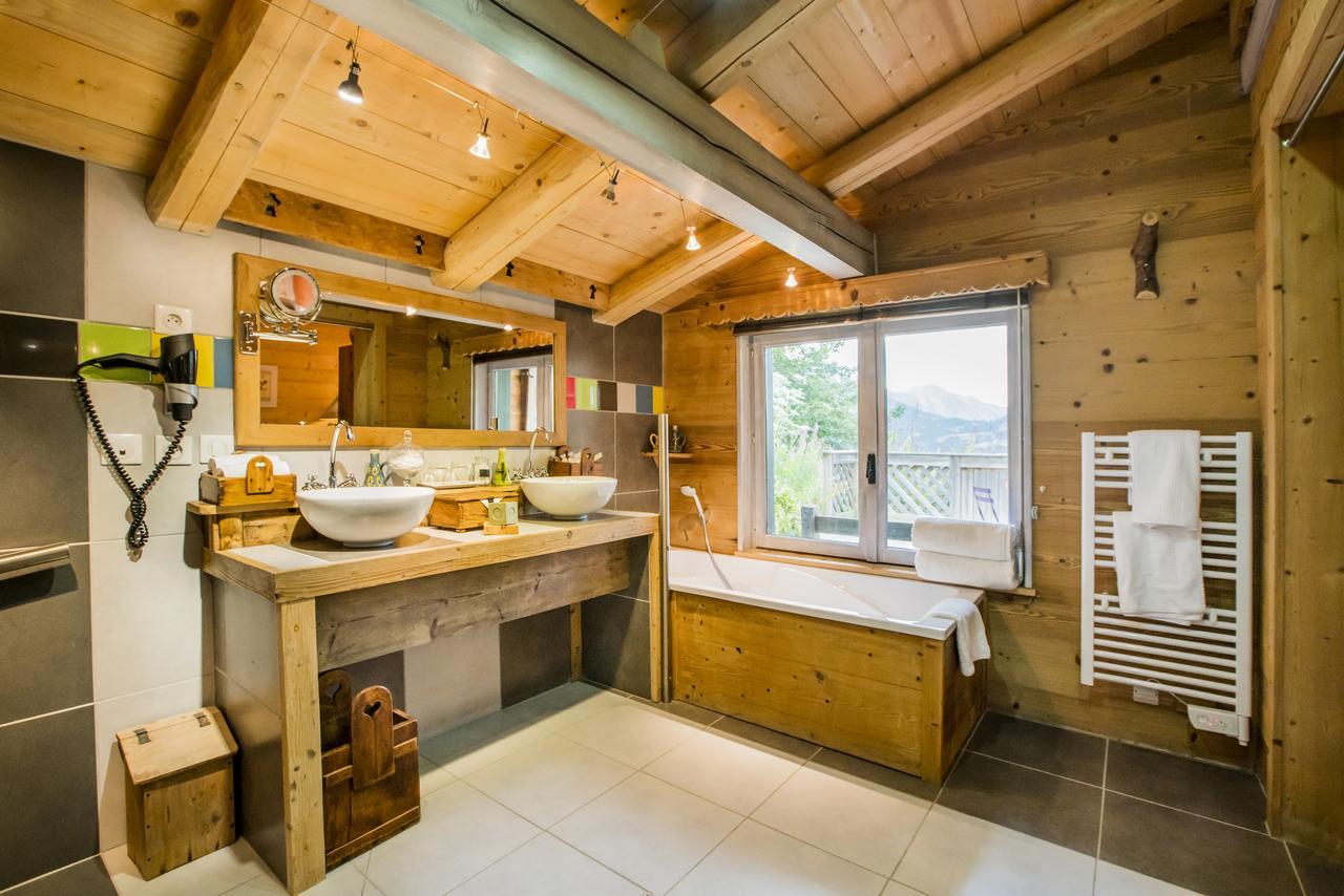 Отель Marc Veyrat - La Maison Des Bois Маниго Экстерьер фото