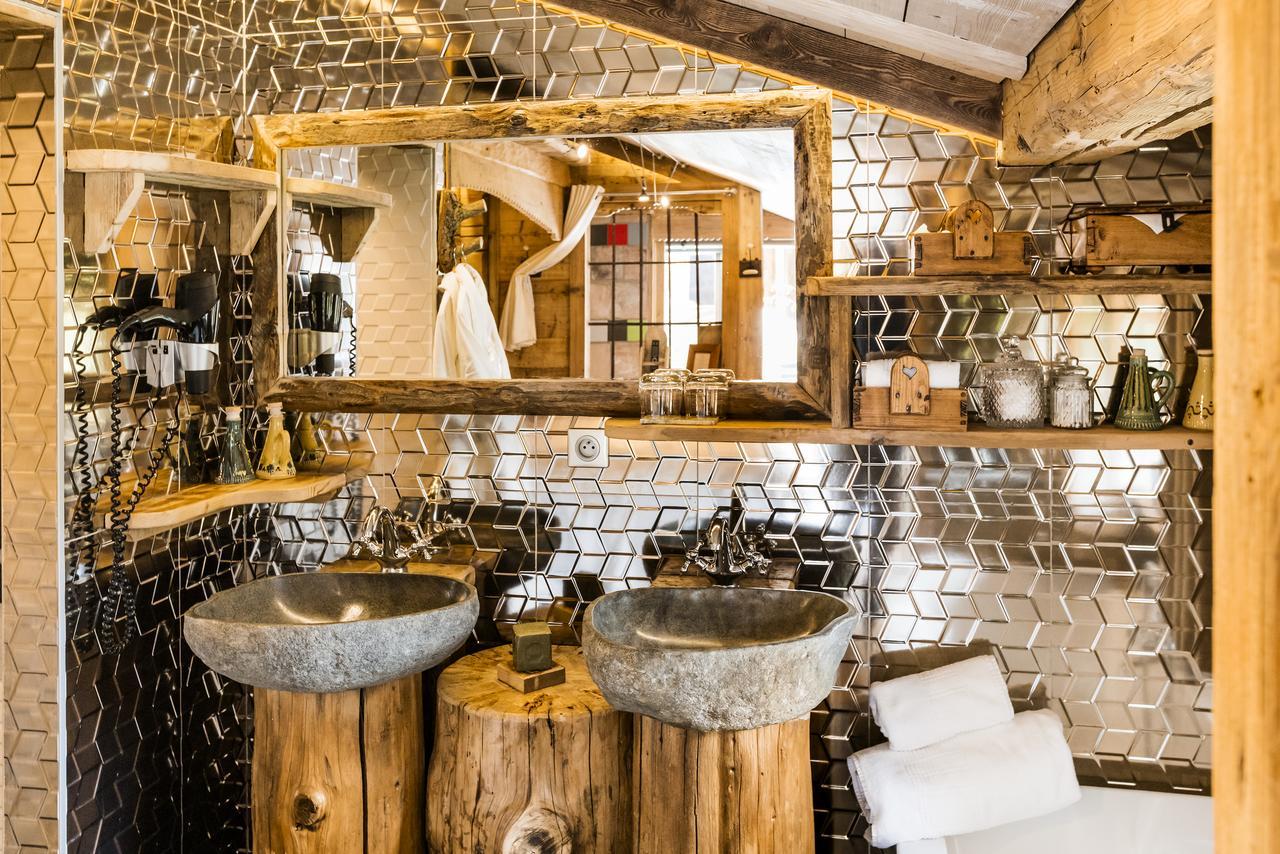 Отель Marc Veyrat - La Maison Des Bois Маниго Экстерьер фото
